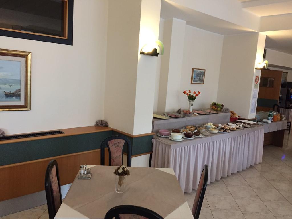 Lido Hotel 3*